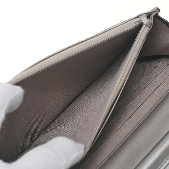 Authentic CHANEL BOY WOC limited edition metallic silver gold hardware - Picture 8 of 11